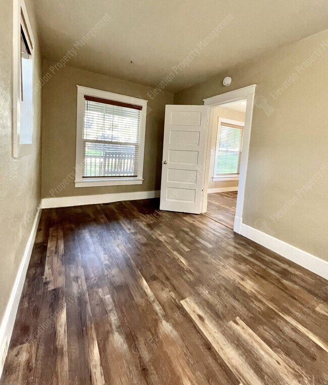 Building Photo - Super charming 2 BR cottage on the westside of Bend!