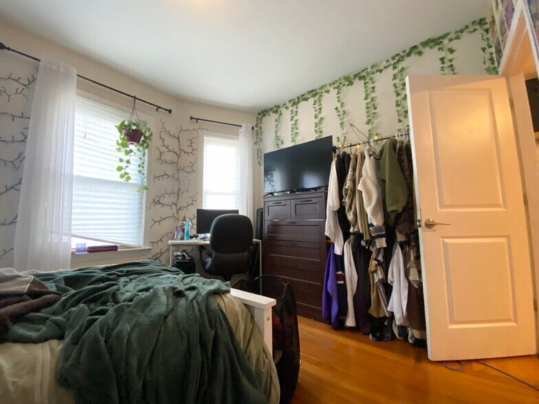 Building Photo - 14 Parker Hill Ave