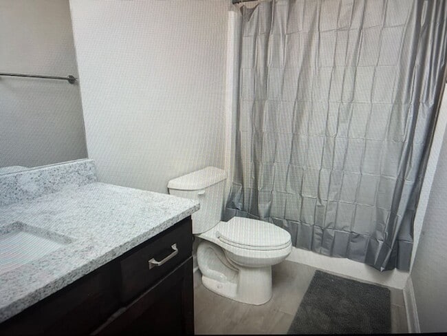 Building Photo - BEAUTIFUL TOWNHOME