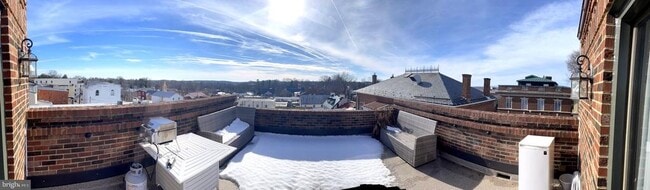 Building Photo - 28 Main St