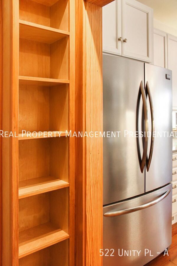 Building Photo - 522 Unity Pl