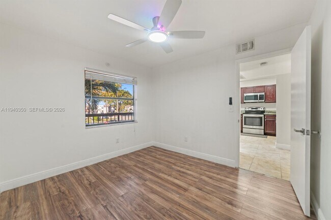 Building Photo - 880 NE 207th Terrace