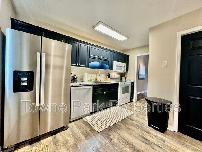 Building Photo - 549 Edgecliff Ln