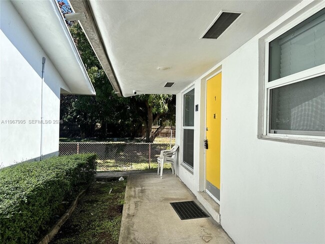 Building Photo - 2436 Van Buren St