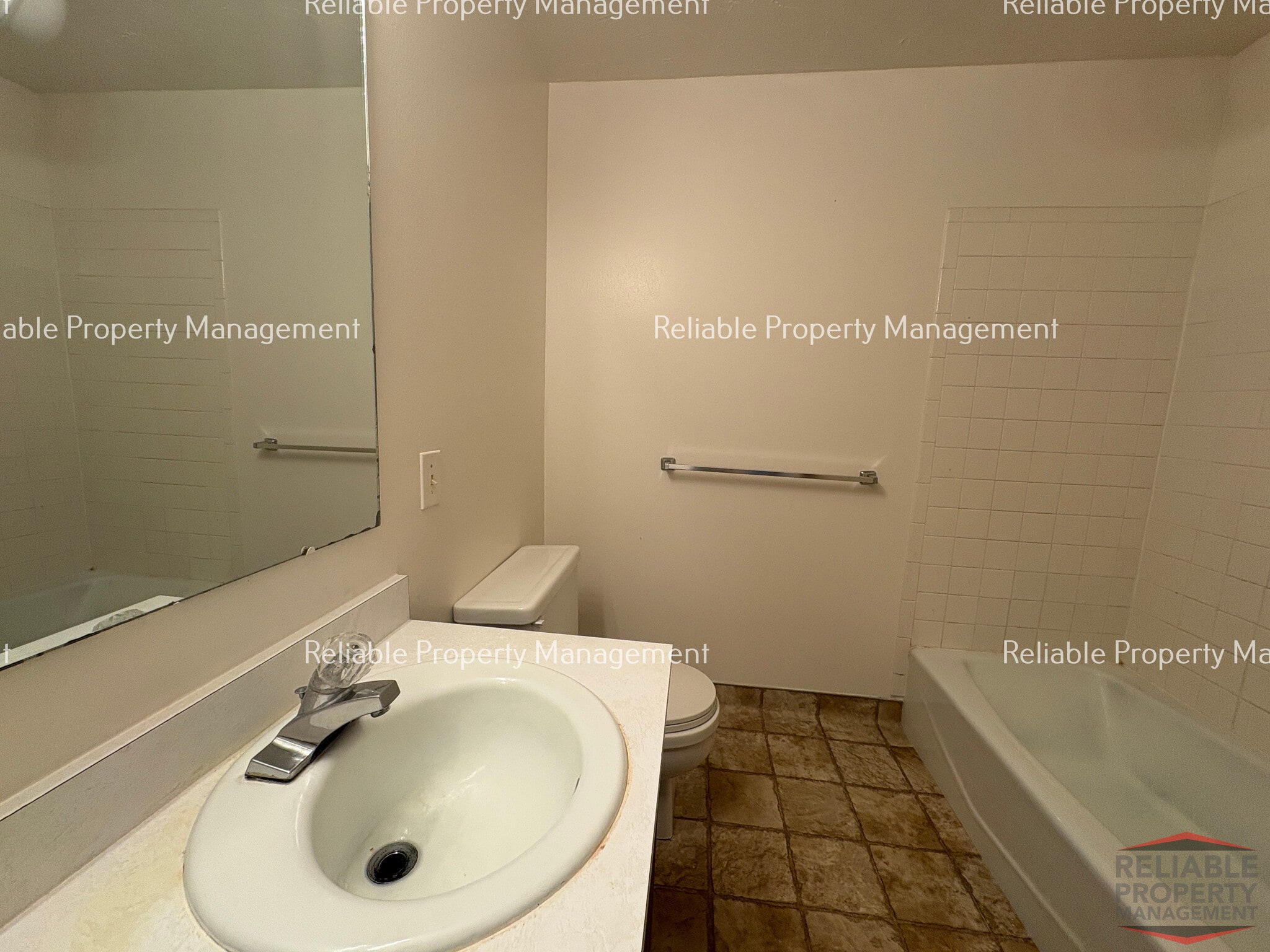 Building Photo - 1524 Falcon Dr