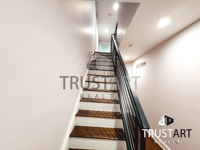 Building Photo - 2225 N Hancock St