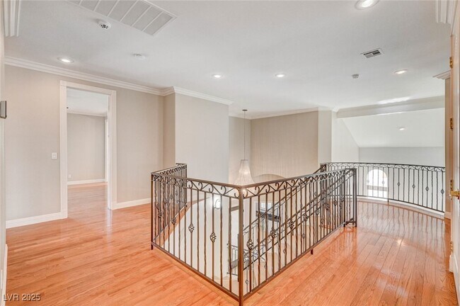 Building Photo - 9813 Edgeview Pl