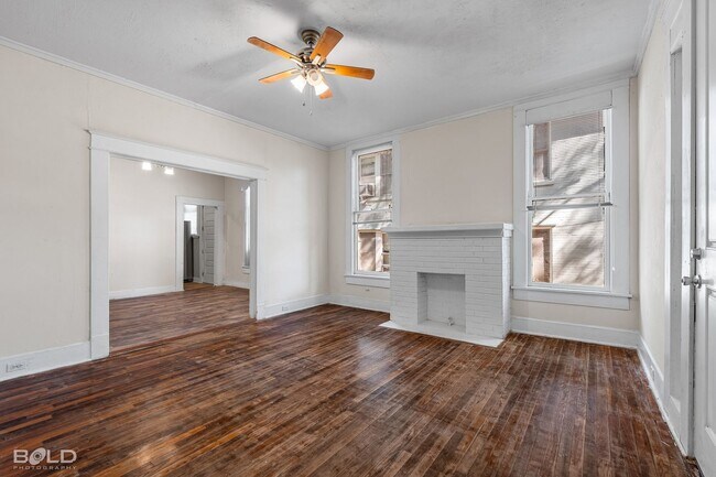 Building Photo - 2 bed 1 Bath Duplex