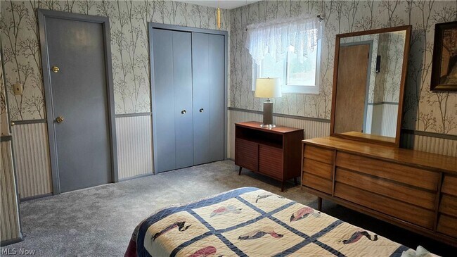 Building Photo - 2319 Green Acres Dr