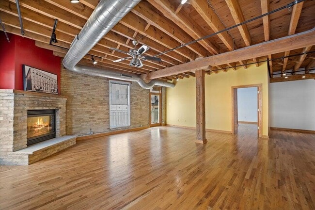 Building Photo - 418 N 3rd St