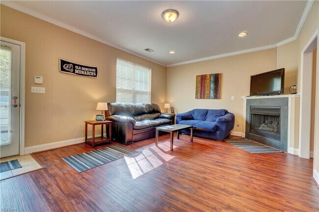 Building Photo - 4112 Killam Ave