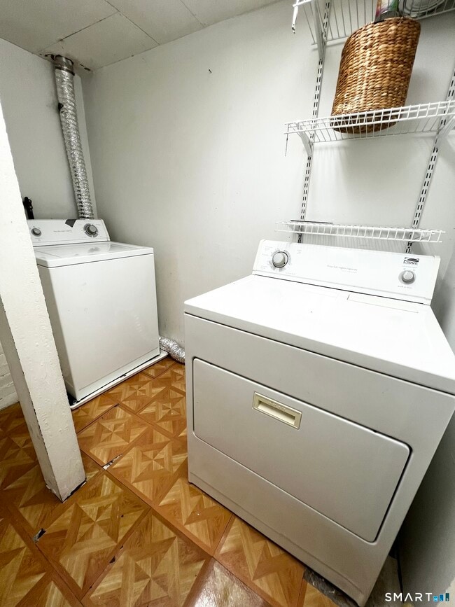 Building Photo - 143 William St