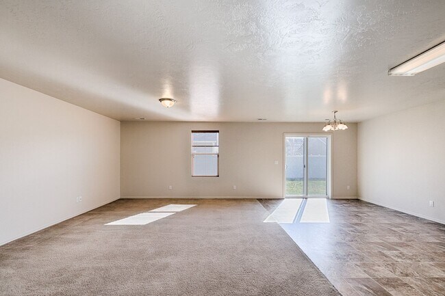 Building Photo - 1052 N Star Bright Ln