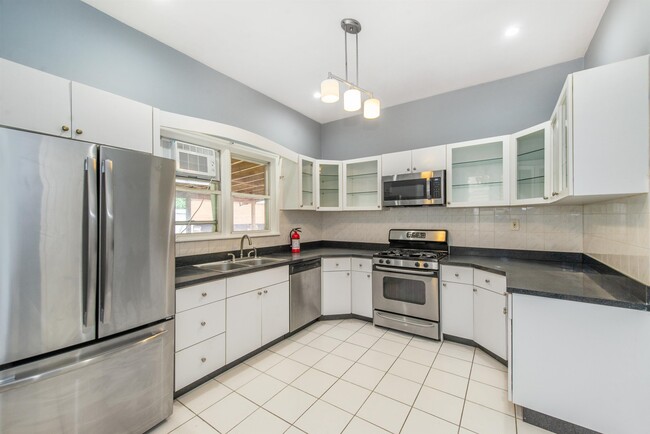 Primary Photo - 205 Hutton St