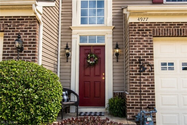 Building Photo - 4977 Lake View Dr