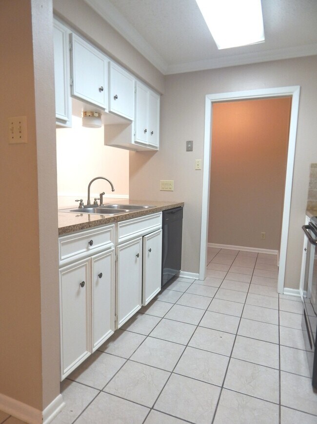 Building Photo - Gorgeous 3 Bedroom Home w/Workshop in Tyler!