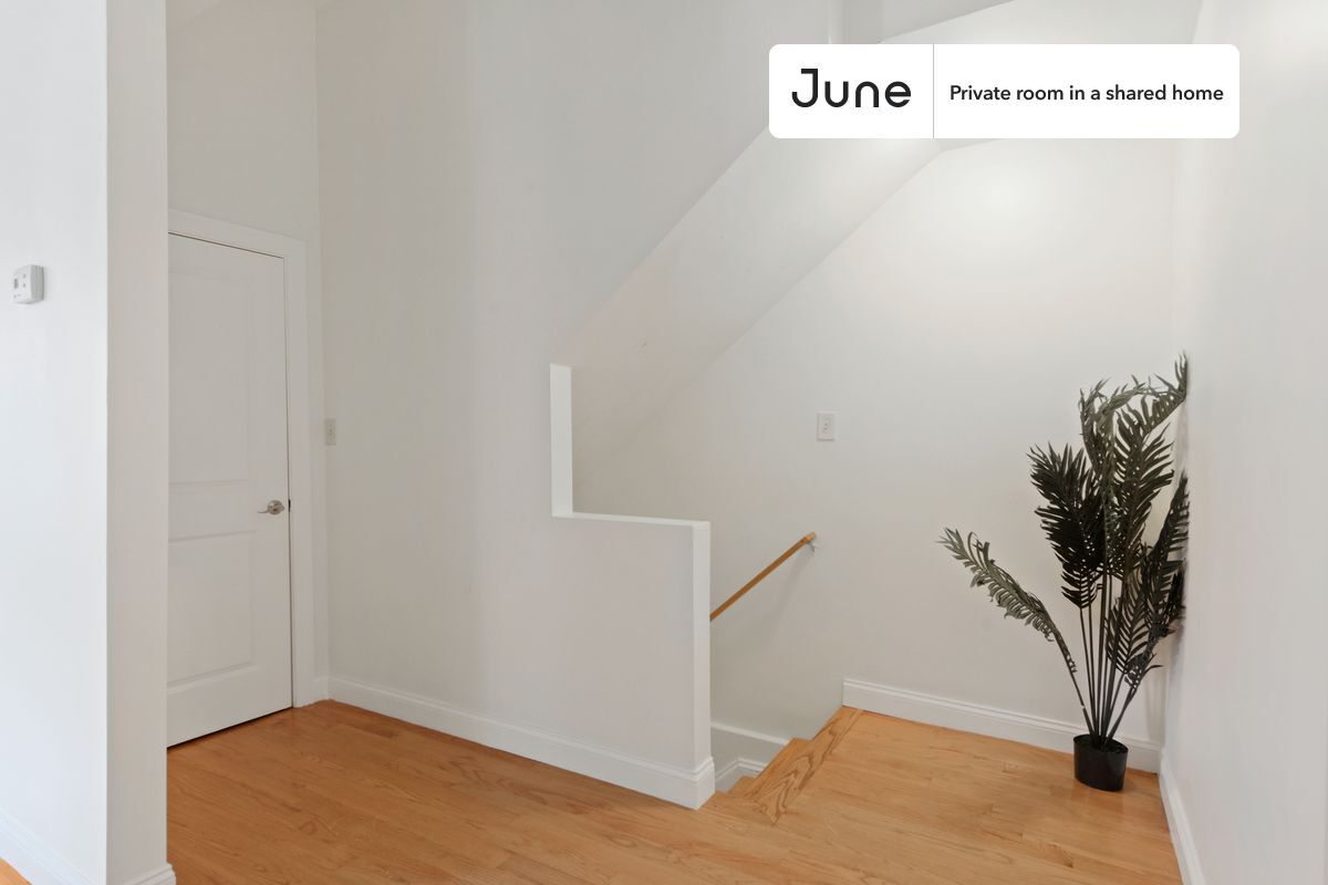 Building Photo - Room in Shared 4 bed/2 bath home in Roxbury