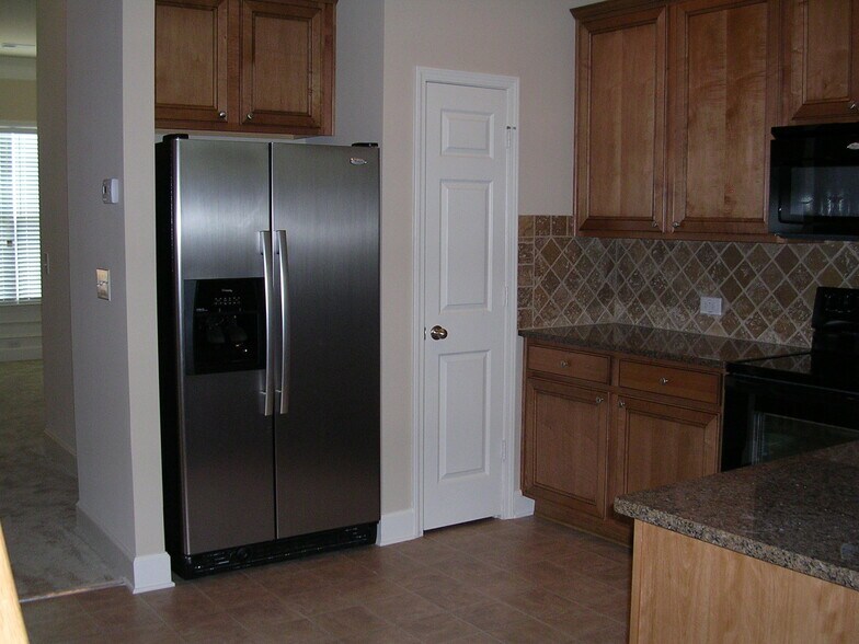 Building Photo - 2043 Cobblestone Cir NE