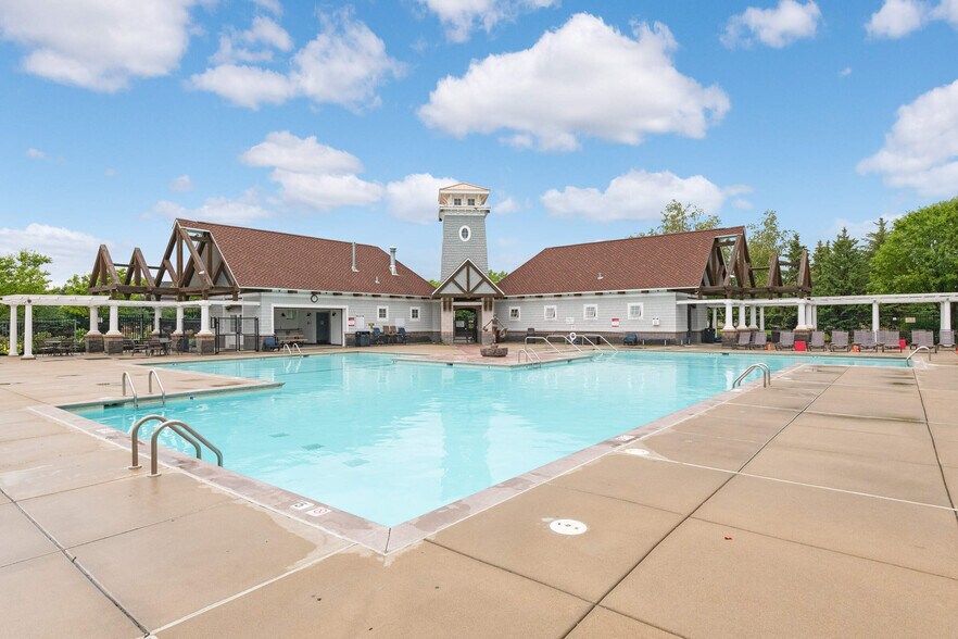 Building Photo - 10855 Falling Water Ln