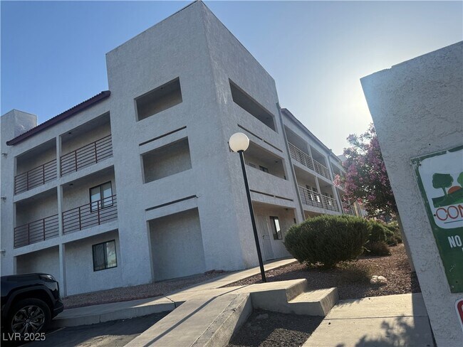 Building Photo - 1381 E University Ave.