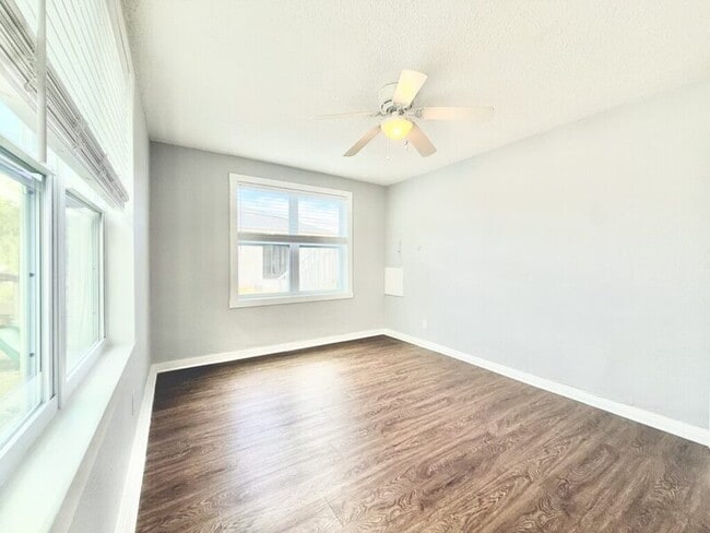 Building Photo - 1138 30th St S