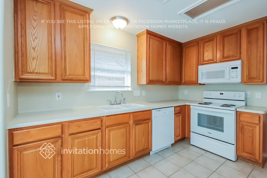 Building Photo - 203 Shale Run Pl