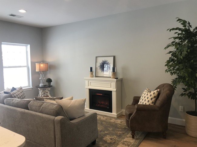 Building Photo - 2405 Rosa RoadRidge Manor Ct