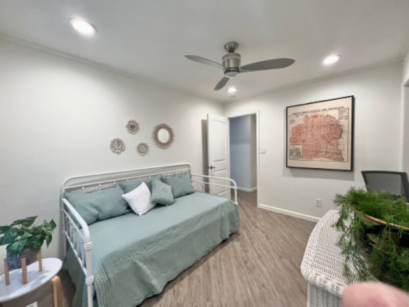 Building Photo - 8489 Larch Ave