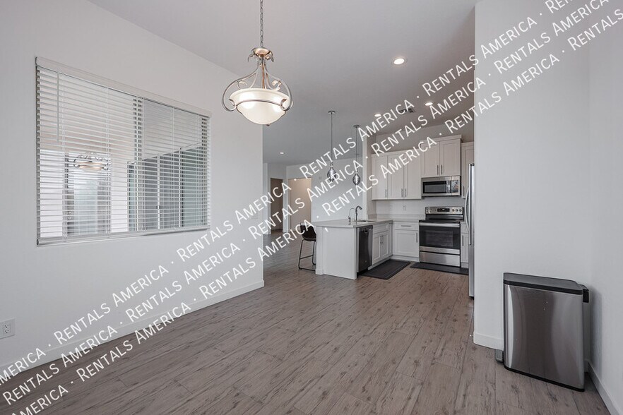 Building Photo - 16720 E Melanie Dr