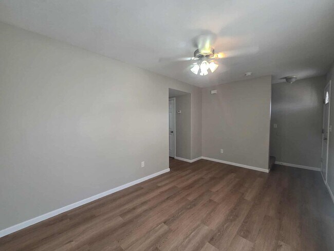 Building Photo - 936 W 8th St