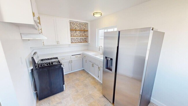 Building Photo - Large 2BD/1BA Upstairs Unit