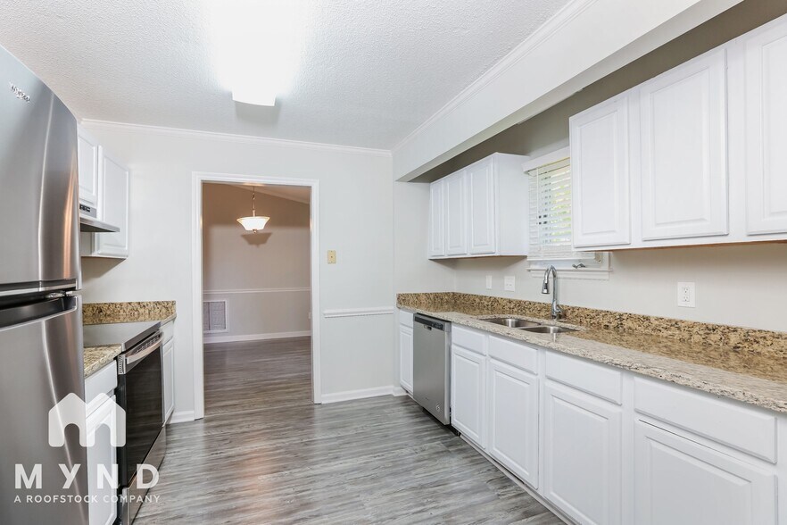 Building Photo - 4225 Labrador Dr