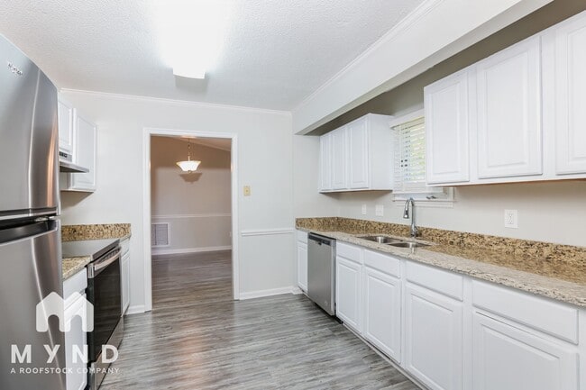 Building Photo - 4225 Labrador Dr