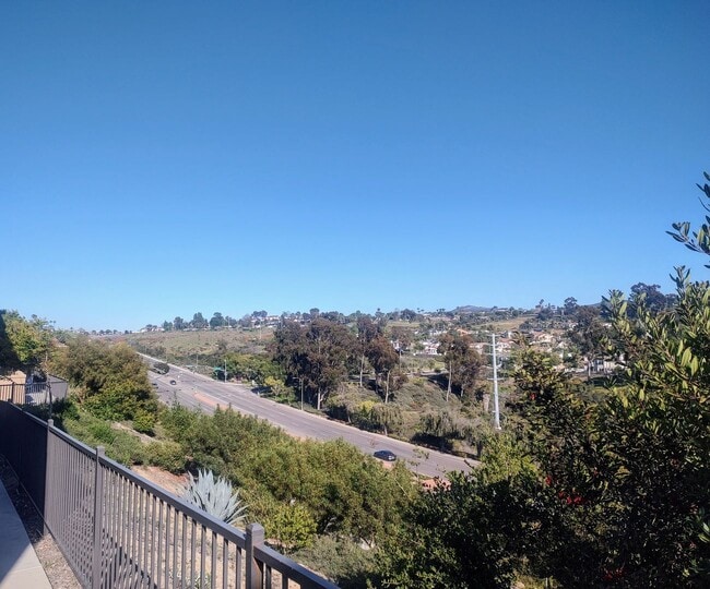 Building Photo - Desirable Coastal Townhome in Vista