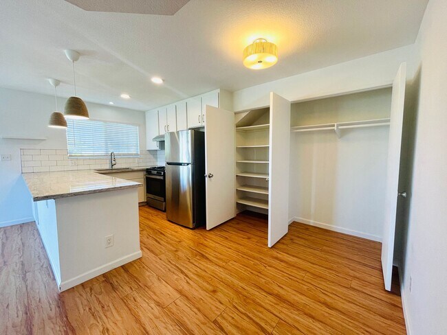 Building Photo - *****1,000 off first months rent********* Beautifully Upgraded 2 Bedroom Apartment For Rent!