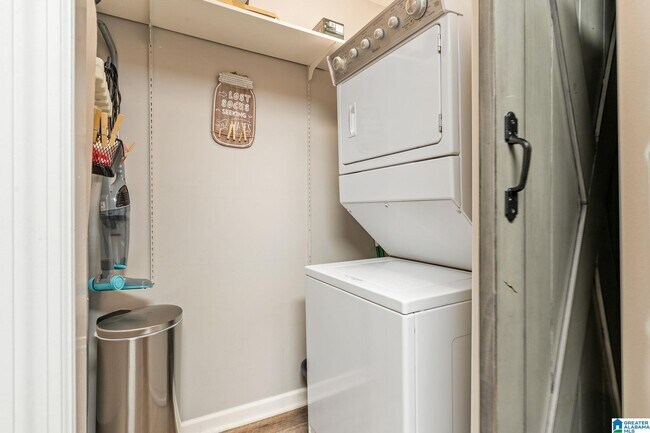 Building Photo - 1909 16th Ave S