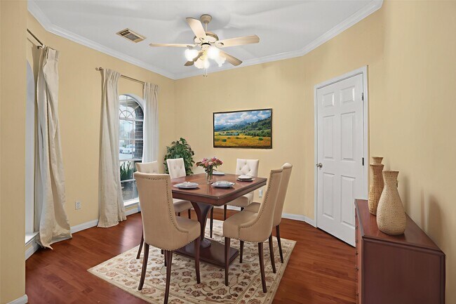 Building Photo - 12530 Meadowglen Dr