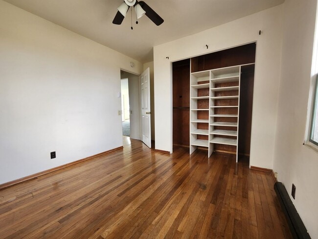 Building Photo - Three bedroom in Alton