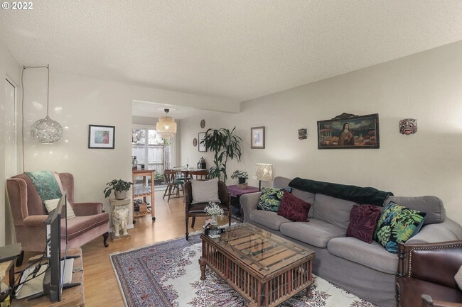 Building Photo - 4167 SE Cesar E Chavez Blvd