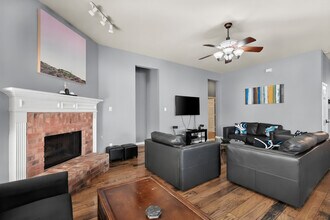 Building Photo - 1705 Fairfax Dr