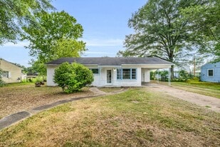 Building Photo - 131 Poplar St
