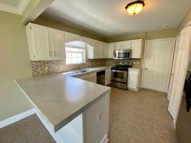 Building Photo - Welcome home to this charming 4-bedroom, 2.5-bath home in Noblesville!