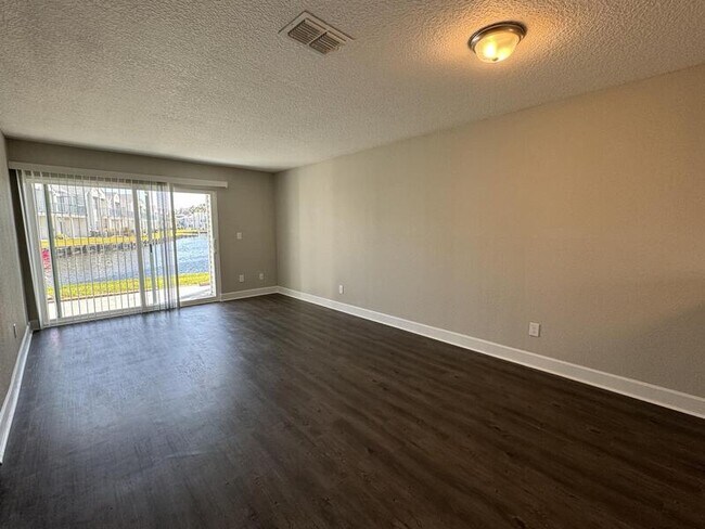 Building Photo - 2536 Woodgate Blvd