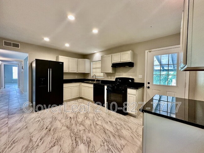 Building Photo - 214 Basswood Dr