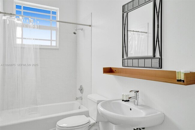 Building Photo - 1207 SW 21st St