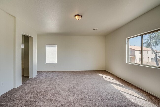Building Photo - Charming 4 Bedroom 3 Bath 3 Car garage Hom...
