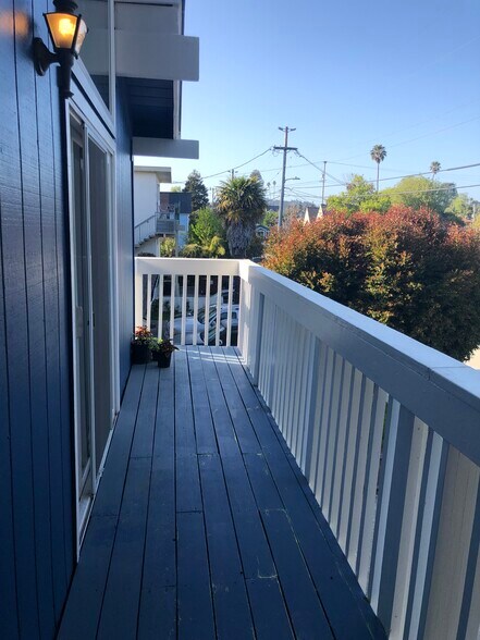 front balcony - 135 Bixby St