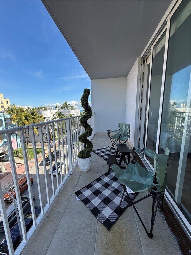 Building Photo - 1255 Collins Ave