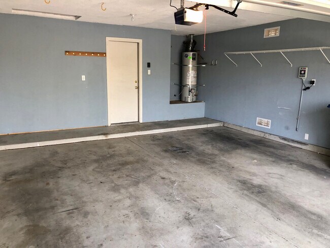 Building Photo - Ventana Ranch Gem! 3 Bedroom 2 Bath. Gate Community! Single Story with Large Backyard.