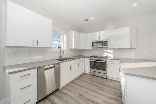 Building Photo - 2818 Ocean Ave
